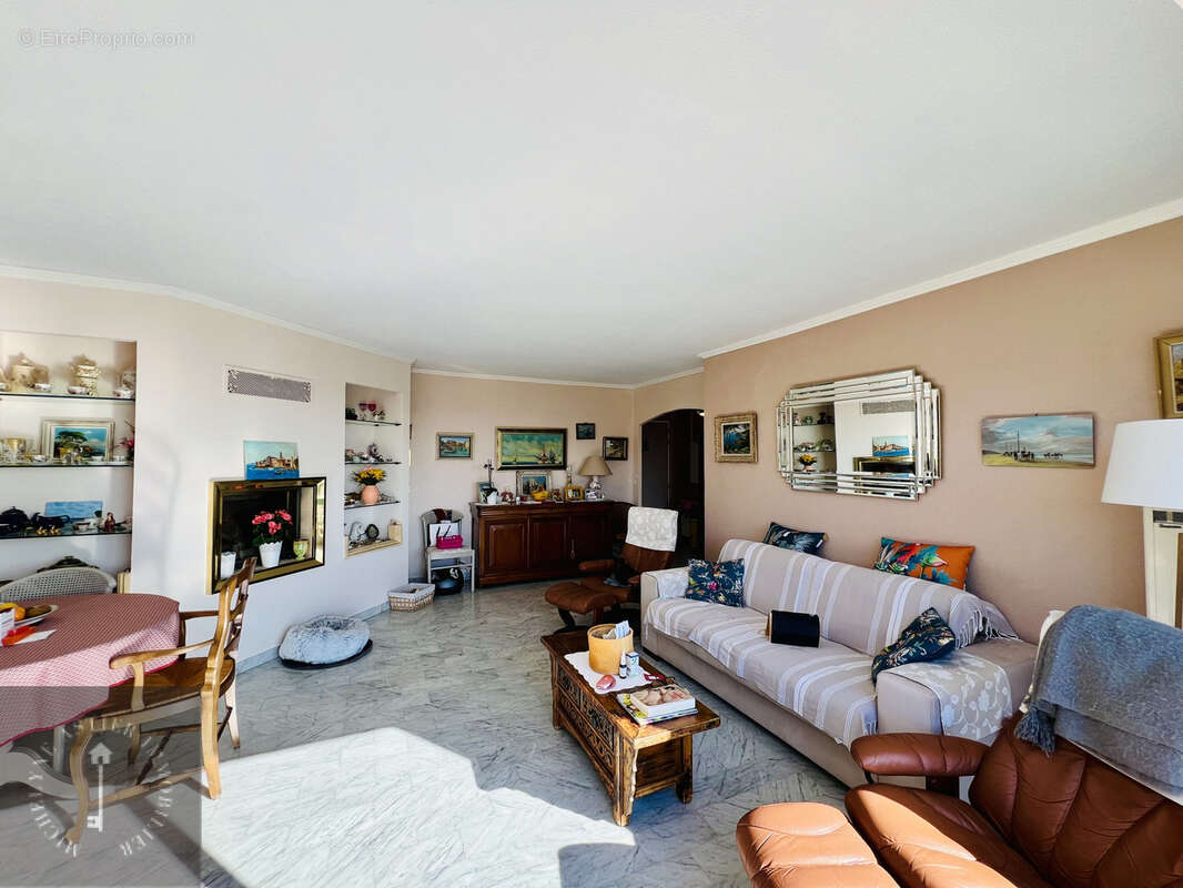 Appartement à SAINT-LAURENT-DU-VAR