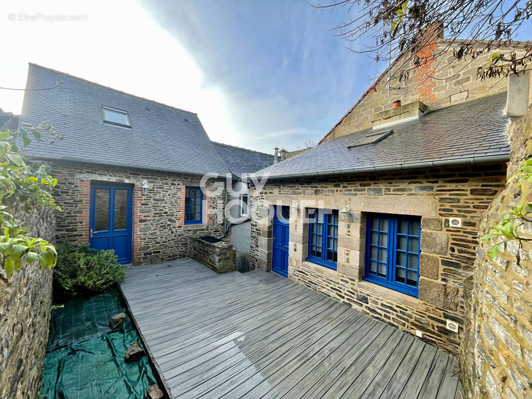 Maison à DOL-DE-BRETAGNE