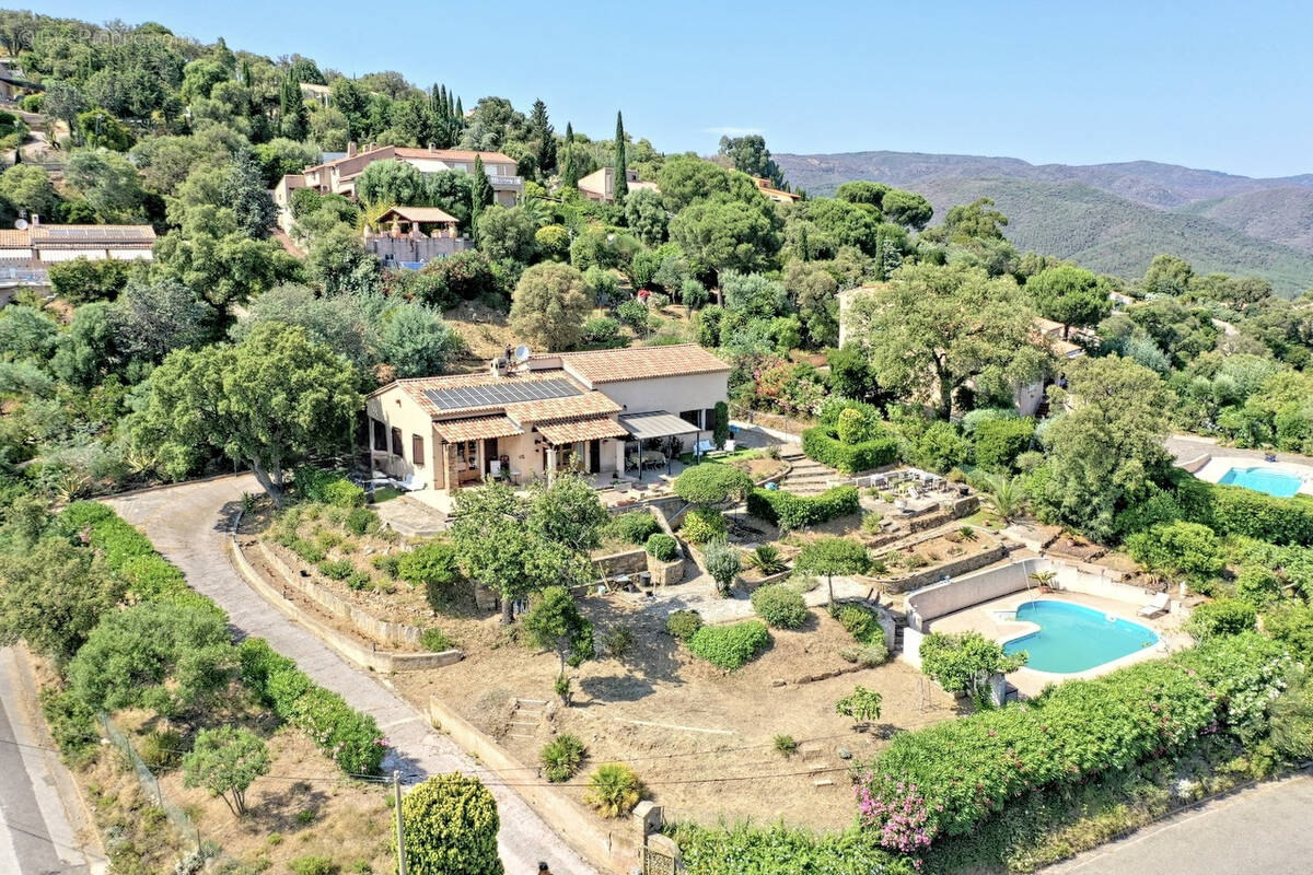 Maison à BORMES-LES-MIMOSAS
