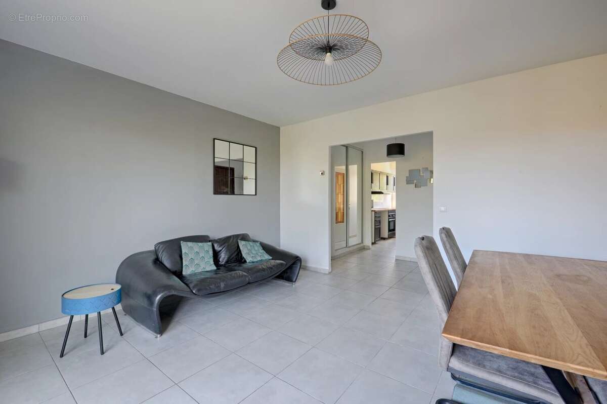 Appartement à SAINT-MAUR-DES-FOSSES