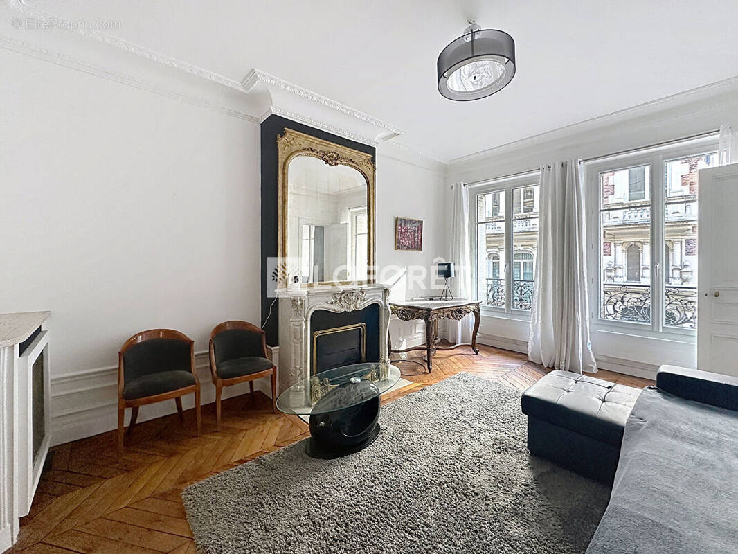 Appartement à PARIS-8E