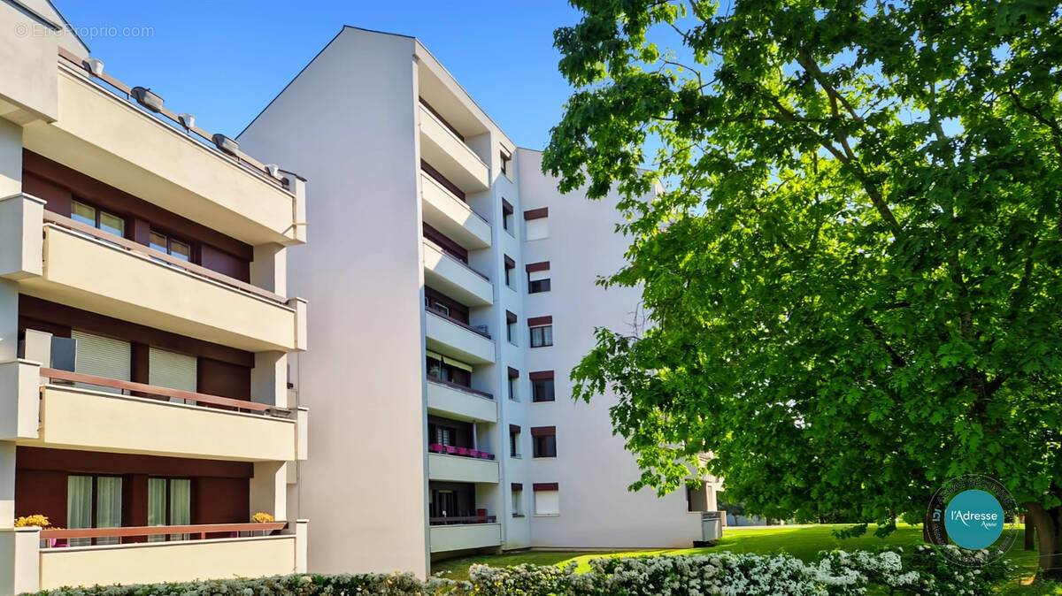 Appartement à LE COUDRAY-MONTCEAUX