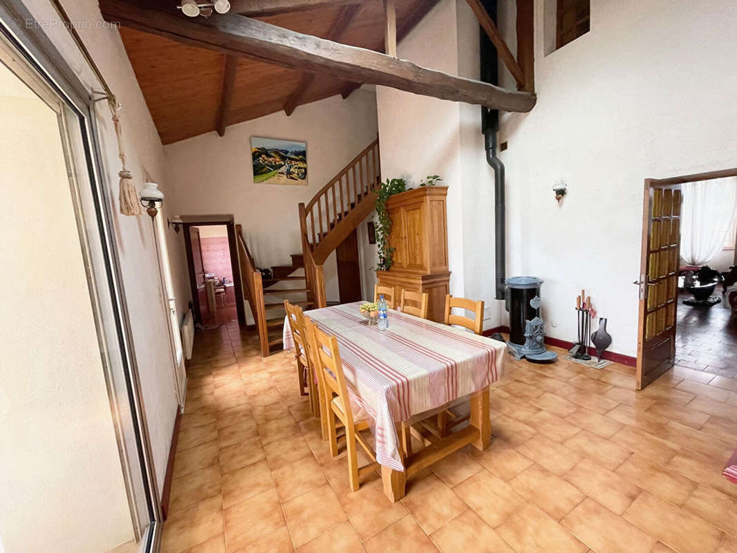 Maison à SAINT-MACAIRE-EN-MAUGES