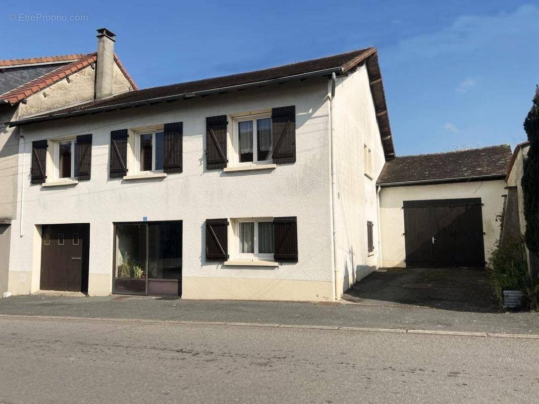 Maison à SAINT-YRIEIX-LA-PERCHE
