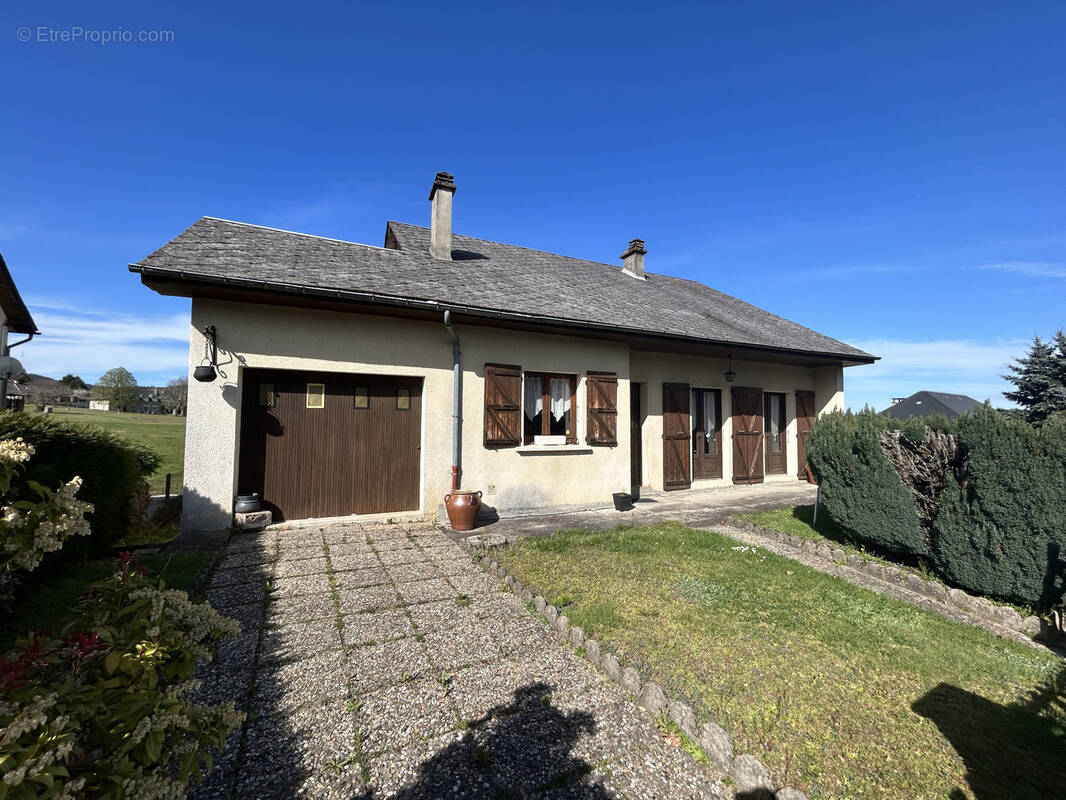 Maison à MEYMAC