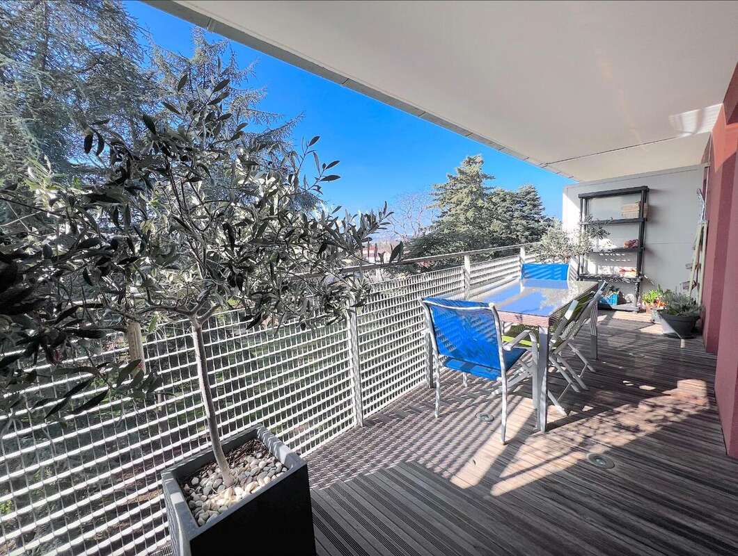   - Appartement à DECINES-CHARPIEU