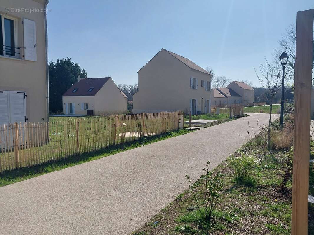 Terrain à CHAMARANDE