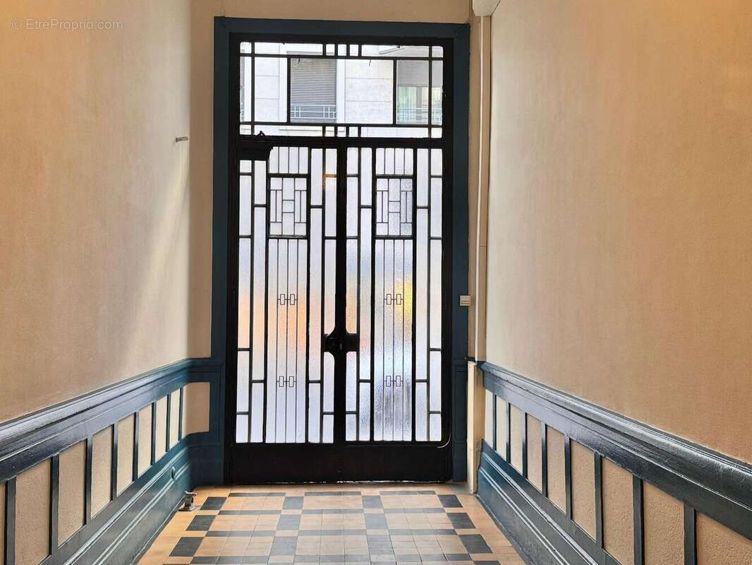   - Appartement à LYON-6E