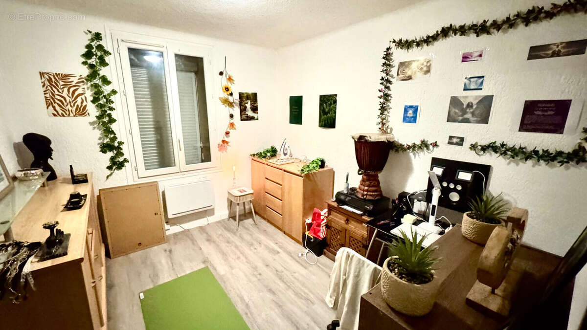 Appartement à ENTRAIGUES-SUR-LA-SORGUE