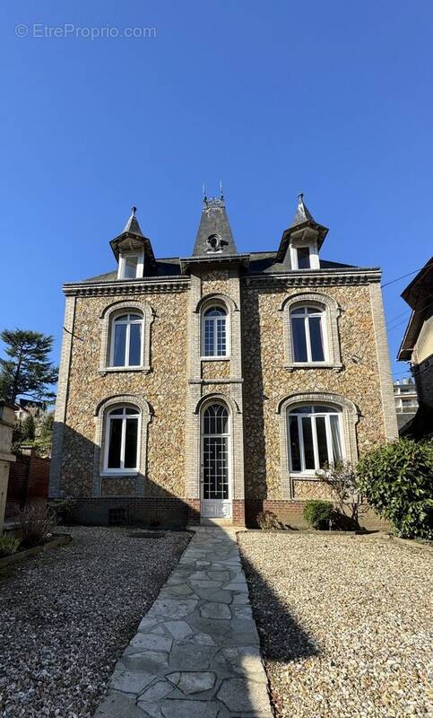 Maison à MONT-SAINT-AIGNAN