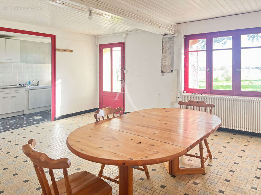 Maison à LE GUE-DE-VELLUIRE