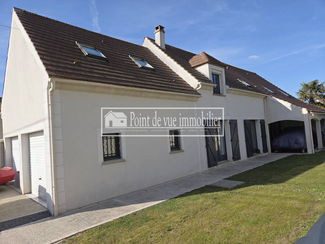 Maison à SAINTE-GENEVIEVE-DES-BOIS