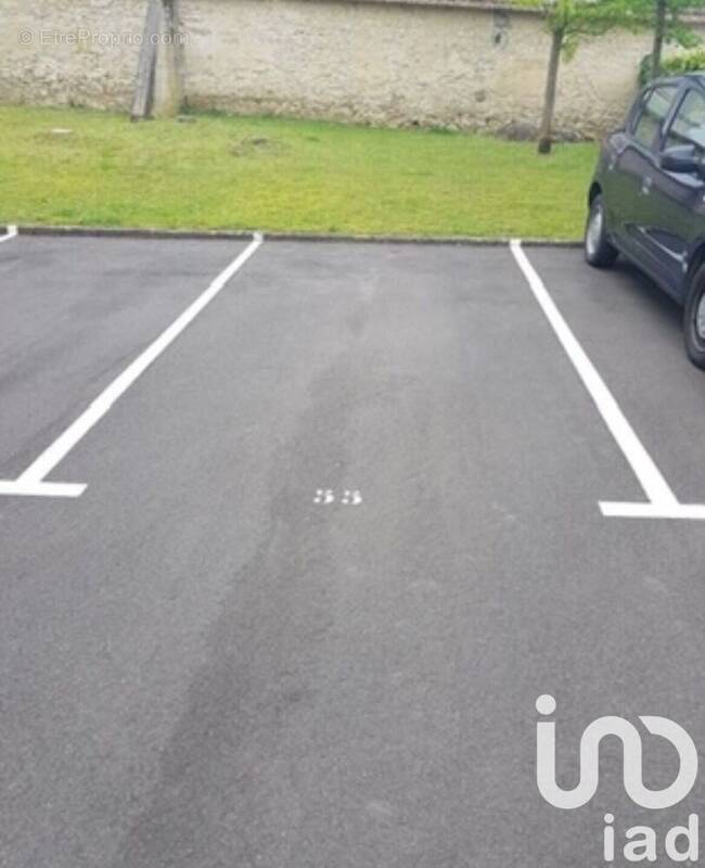 Photo 1 - Parking à MORET-SUR-LOING