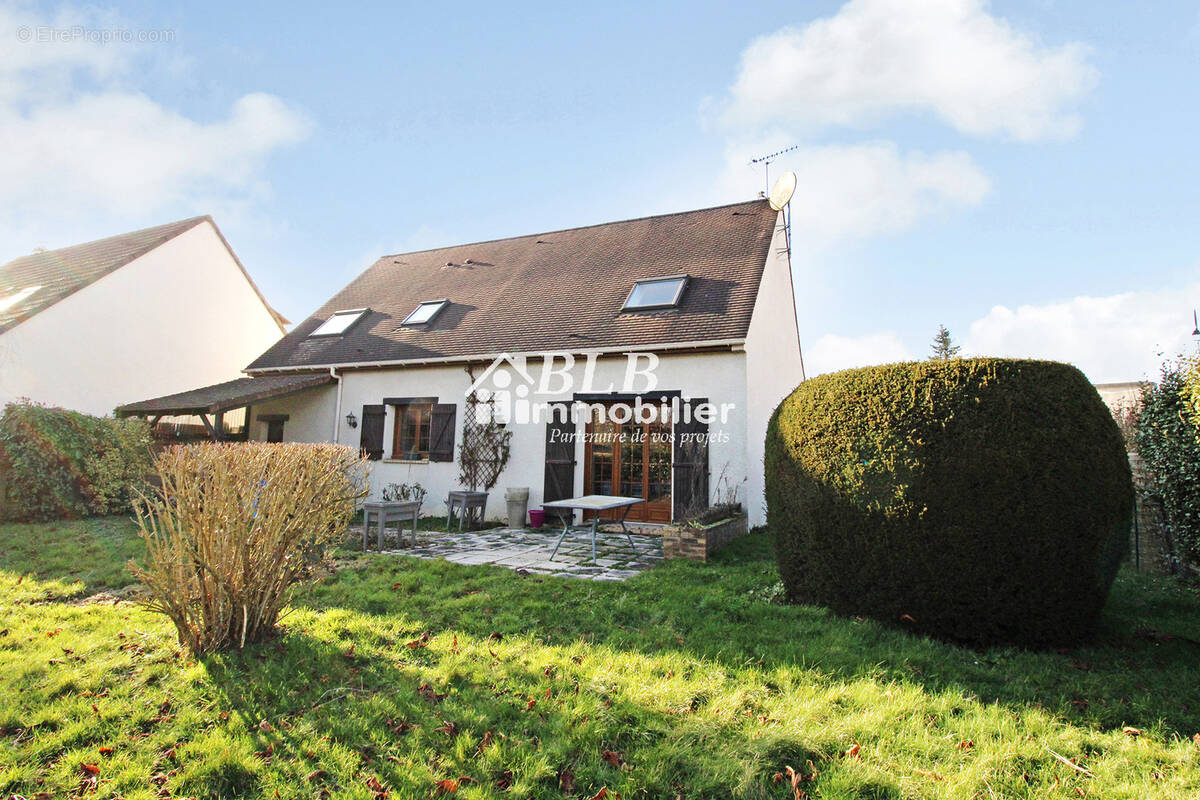 Maison à LE PERRAY-EN-YVELINES