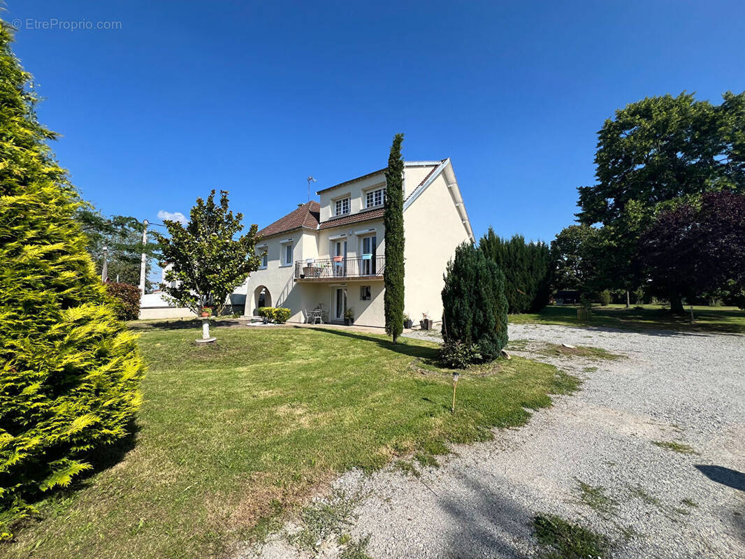Maison à MONTLUCON