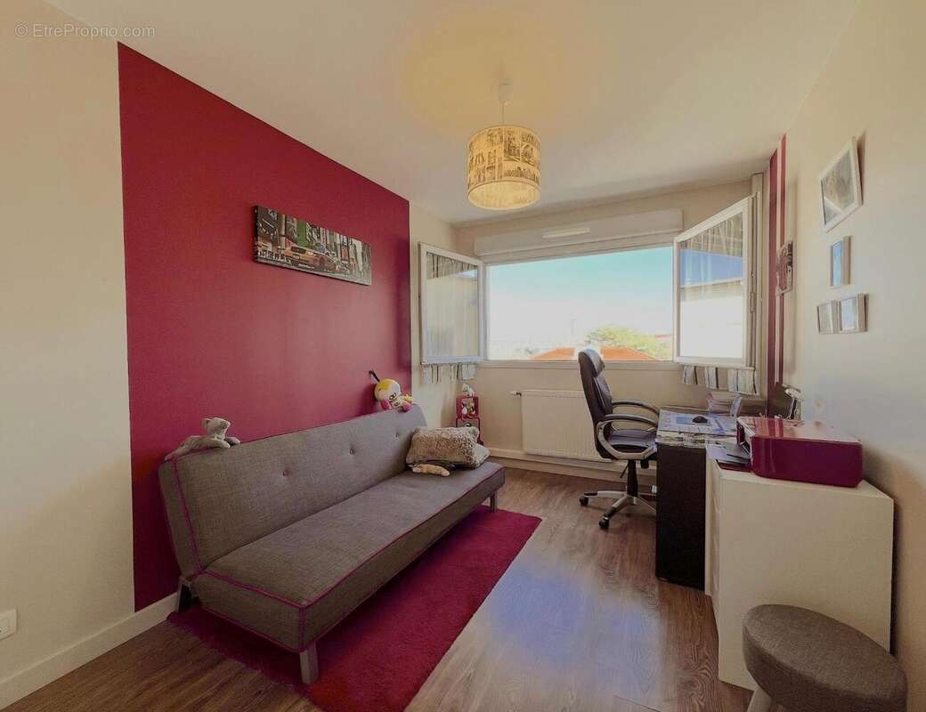   - Appartement à DECINES-CHARPIEU