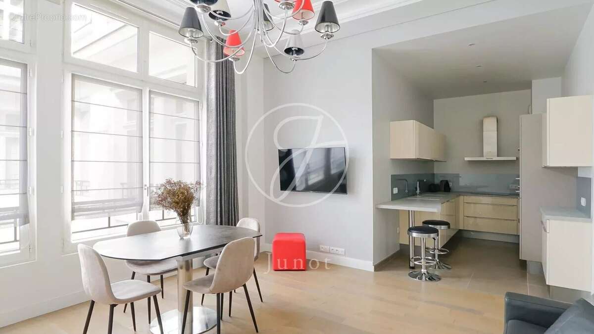 Appartement à PARIS-7E