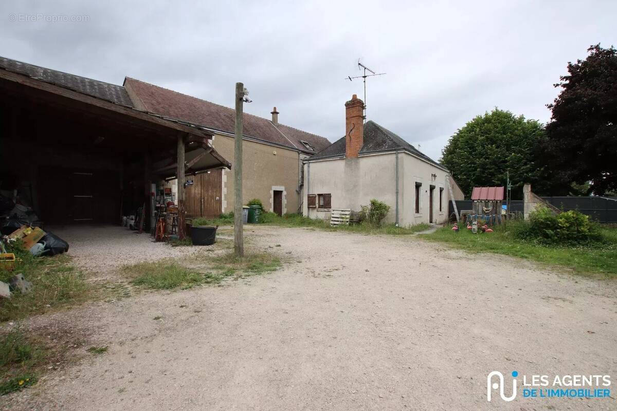 Maison à LA CHAPELLE-SAINT-MESMIN