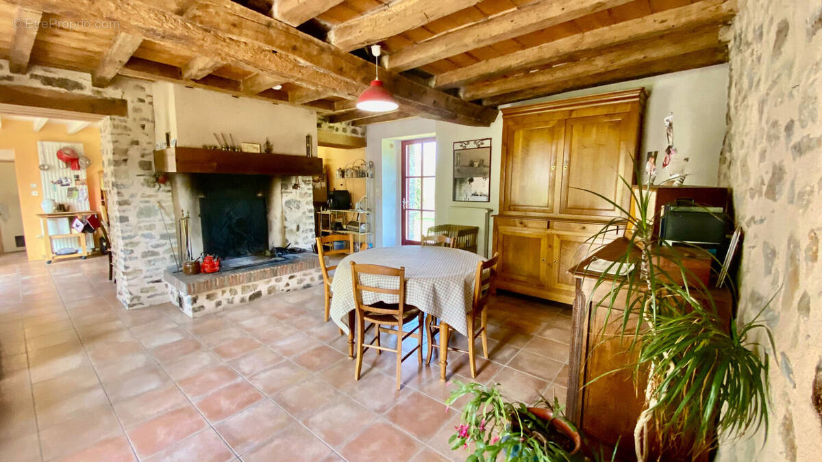 Maison à LE GENEST-SAINT-ISLE