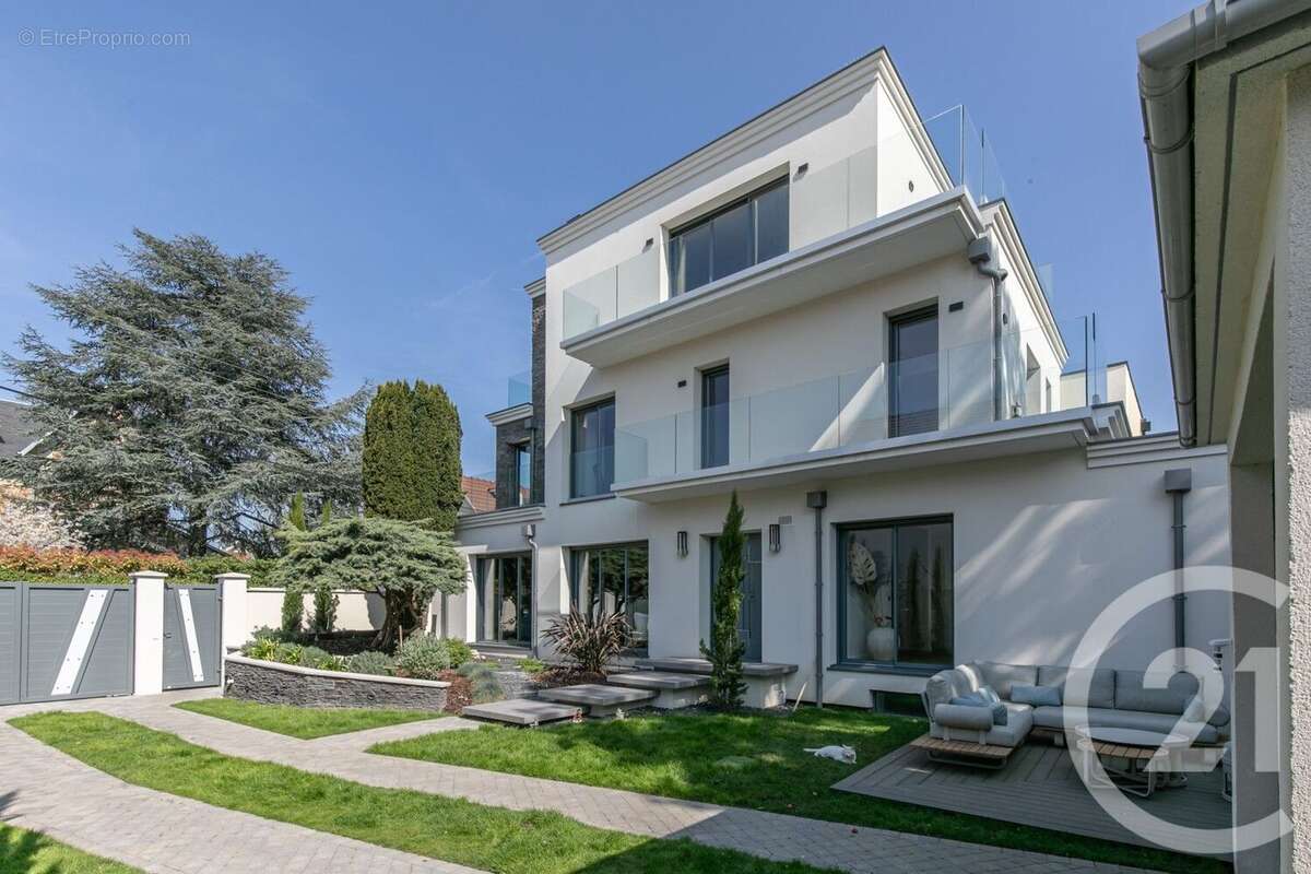 Maison à SAINT-MAUR-DES-FOSSES