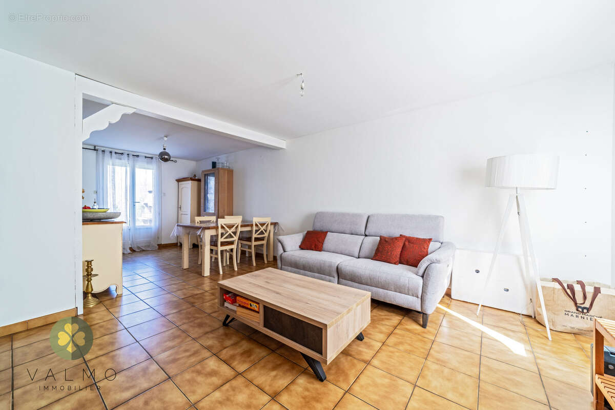 Maison à LA QUEUE-LES-YVELINES