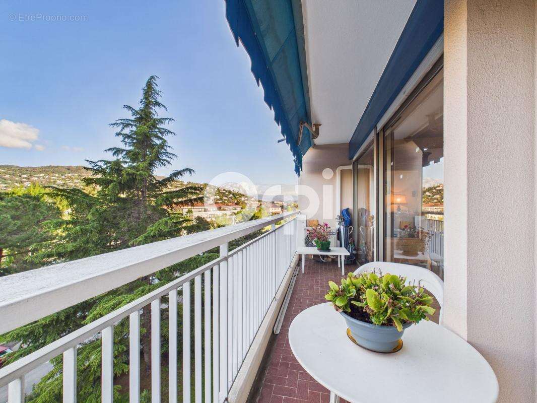 Appartement à MANDELIEU-LA-NAPOULE