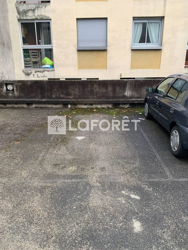 Parking à SAINT-ETIENNE