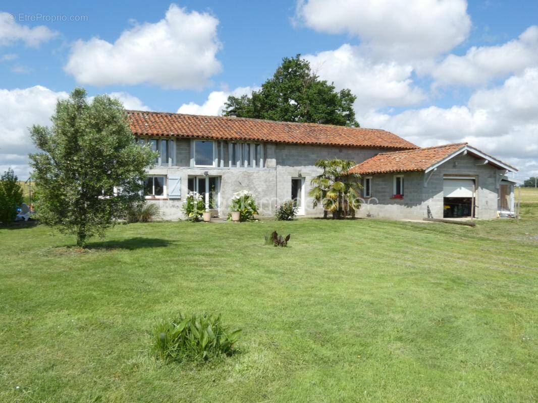 Maison à MIRANDE