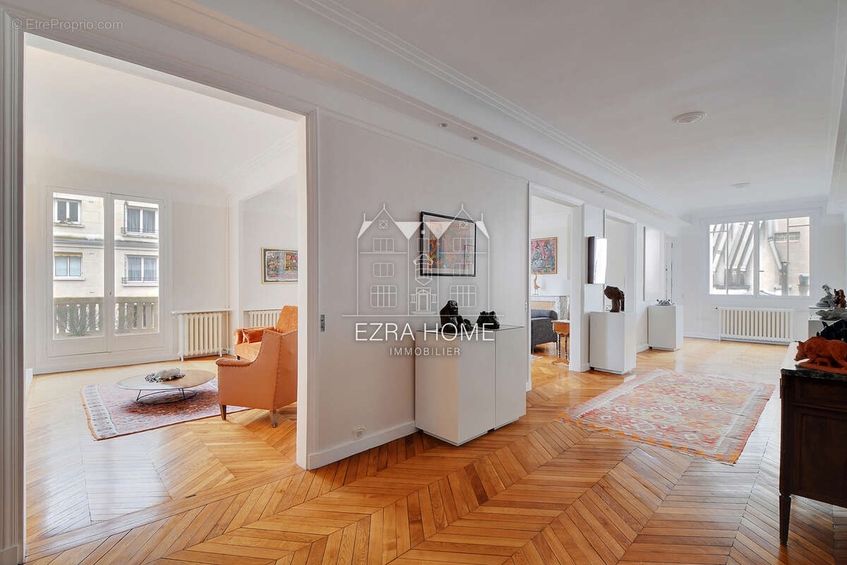 Appartement à PARIS-16E