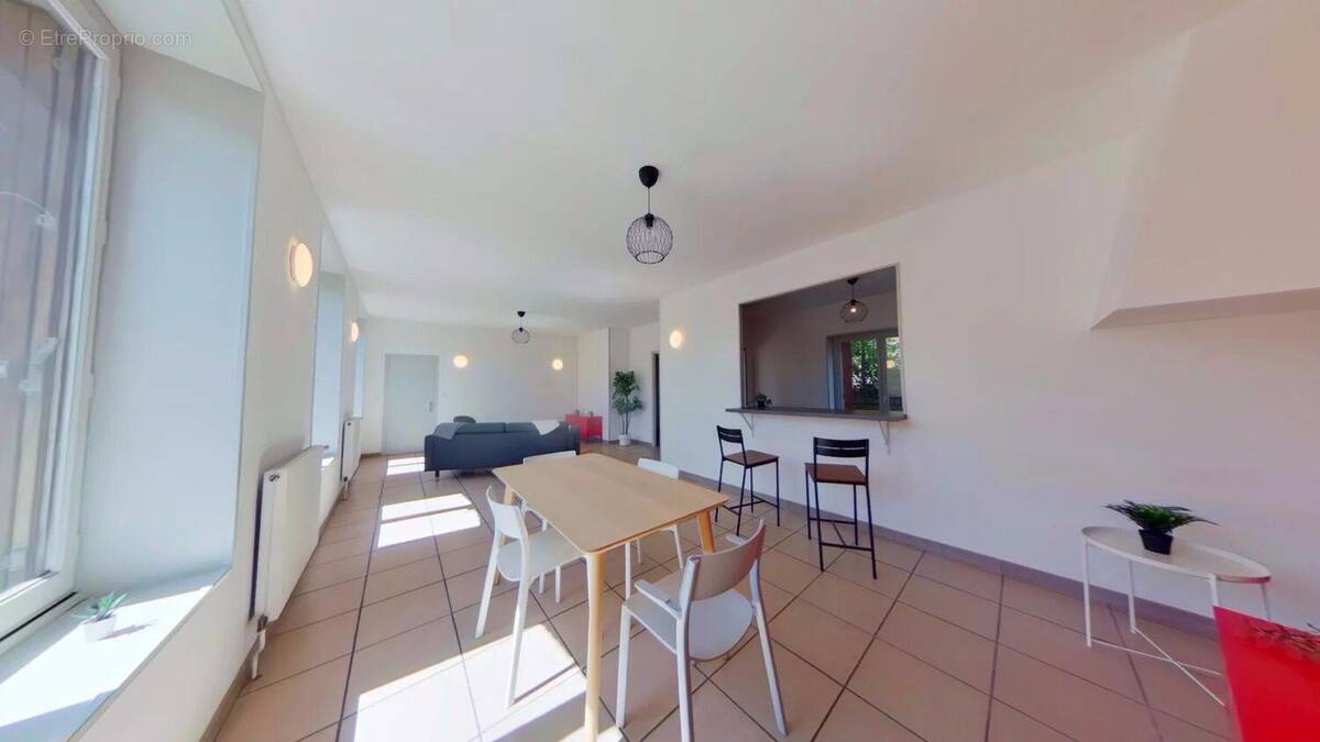 Appartement à SAINT-ETIENNE