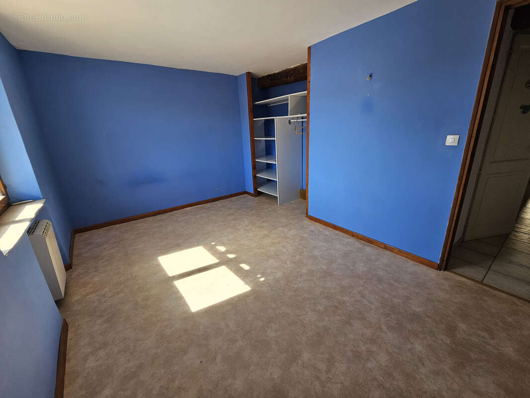 Appartement à BAGNOLS-EN-FORET