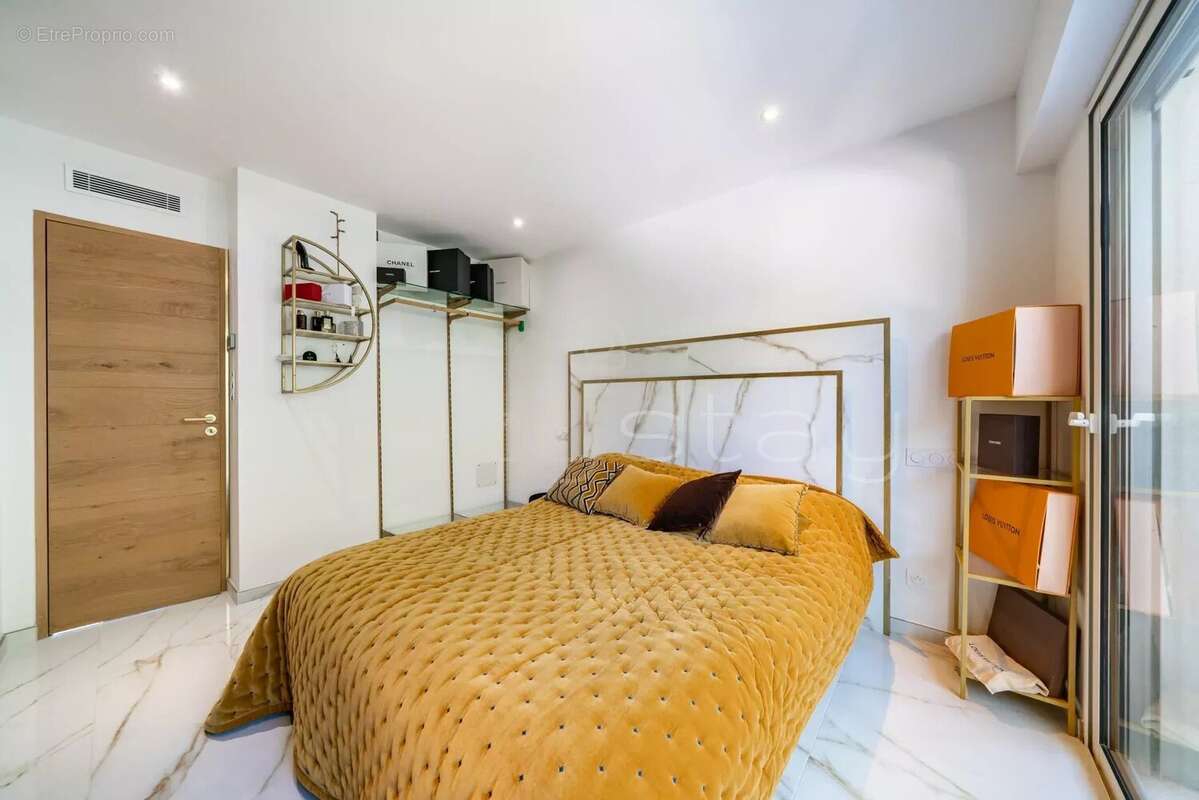 Appartement à VALLAURIS