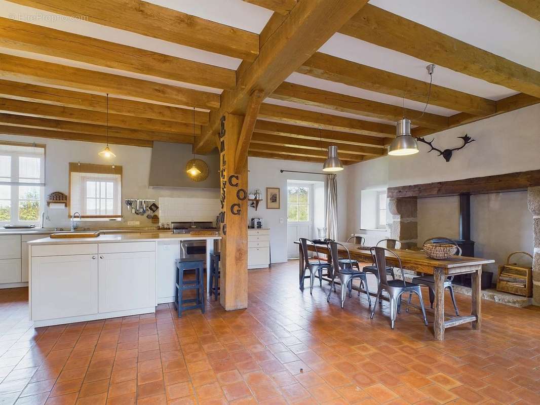 Maison à CHAMPNIERS-ET-REILHAC