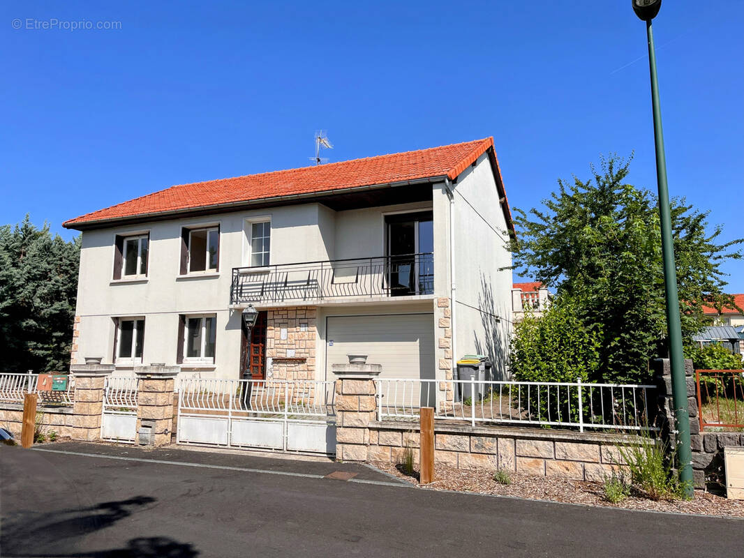 Maison à LE CENDRE