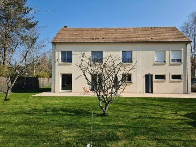 Maison à LE PERRAY-EN-YVELINES