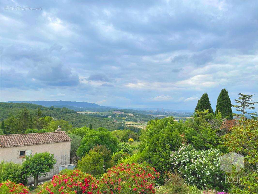 Maison à LA GARDE-ADHEMAR
