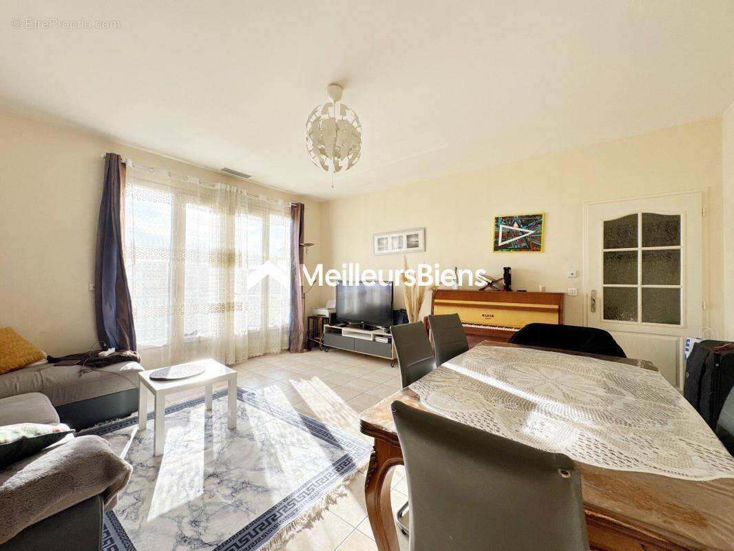 Appartement à MEZE