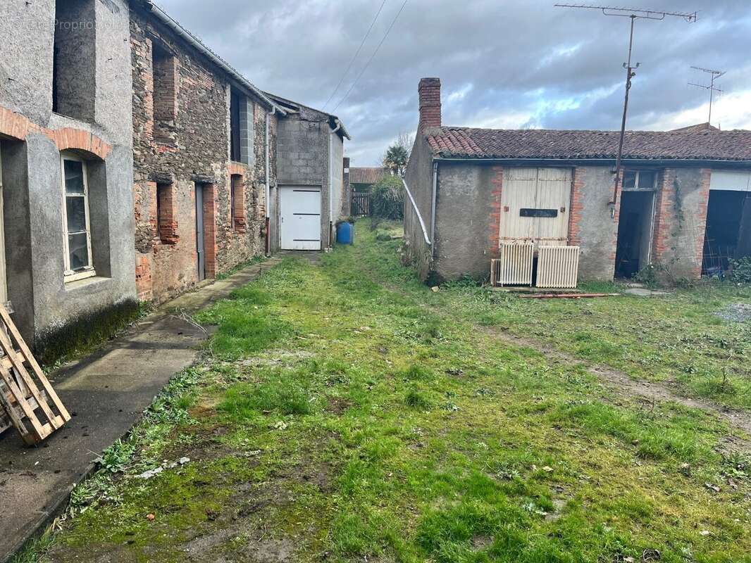 Maison à BEGROLLES-EN-MAUGES