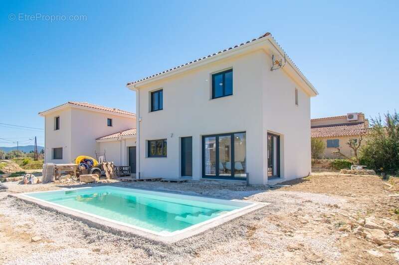 Maison à LE CASTELLET