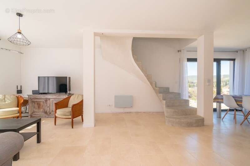 Maison à LE CASTELLET