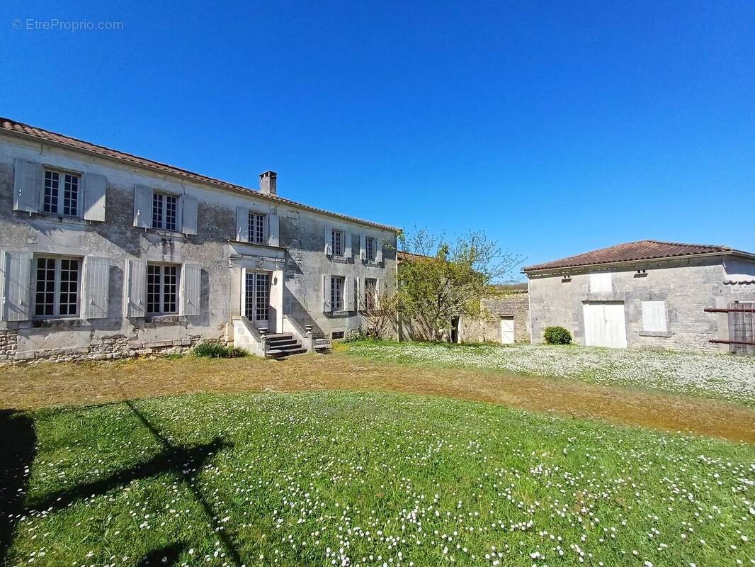 Maison à CHATEAUNEUF-SUR-CHARENTE
