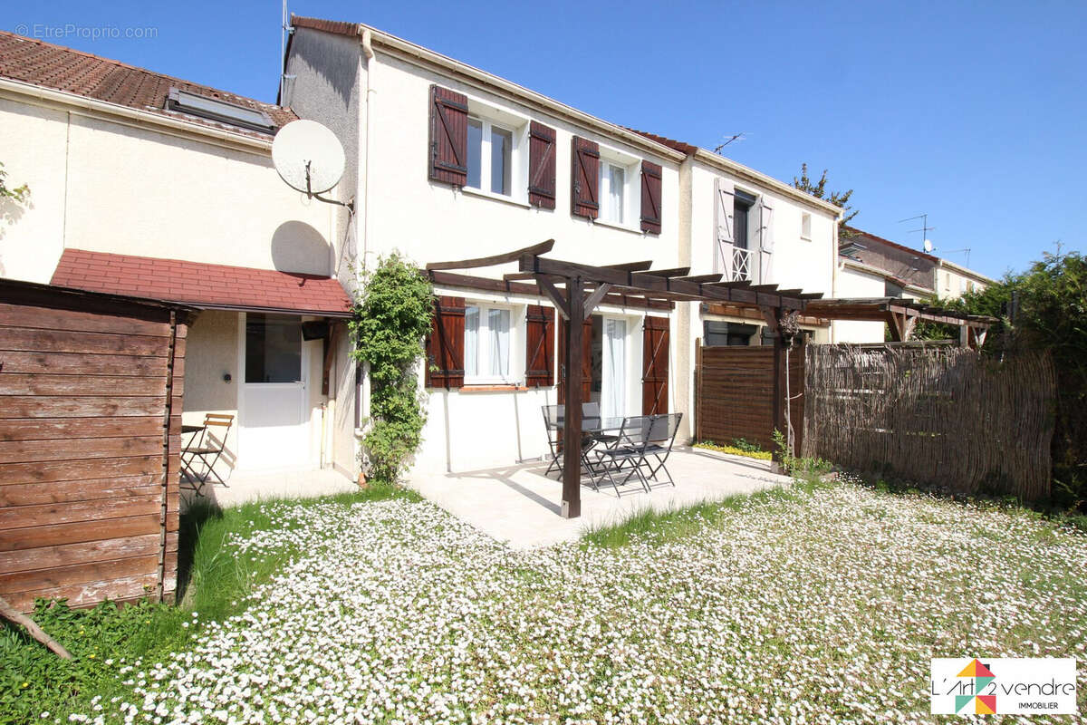 Maison à VIGNEUX-SUR-SEINE