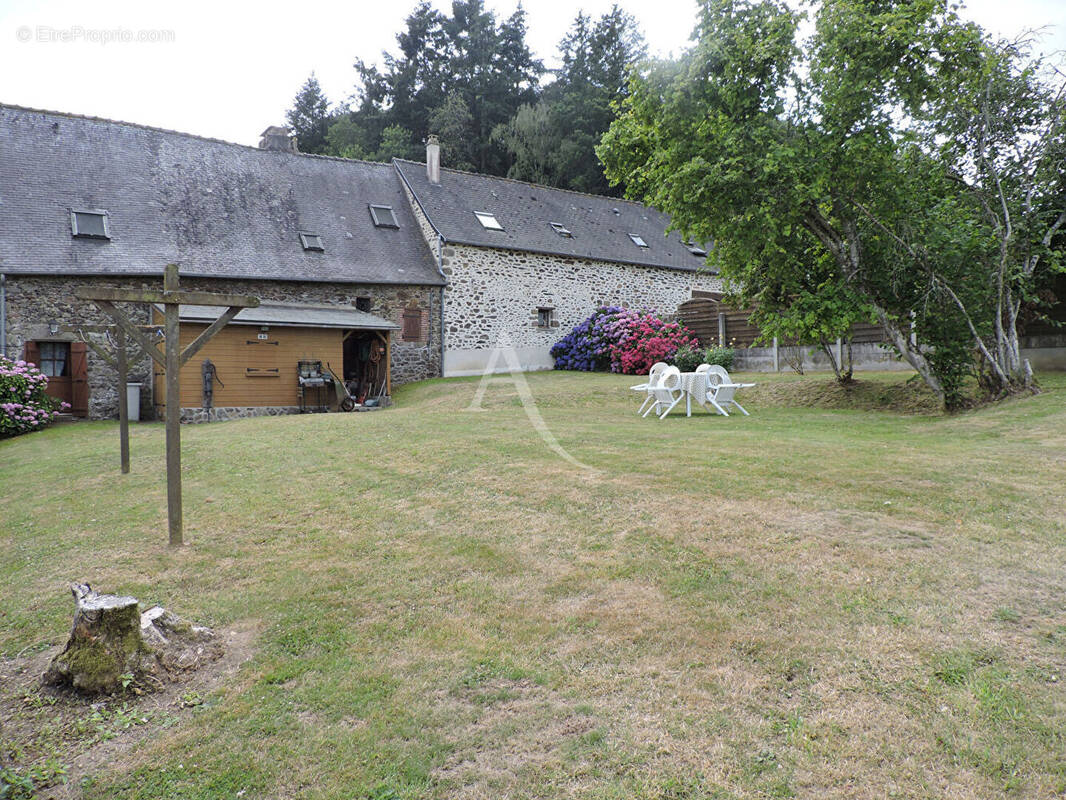 Maison à SAINT-FRAIMBAULT-DE-PRIERES