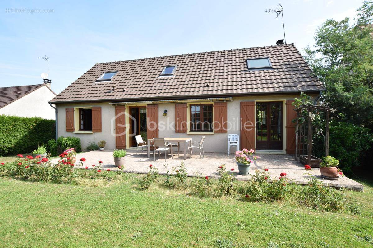 Maison à CRECY-LA-CHAPELLE