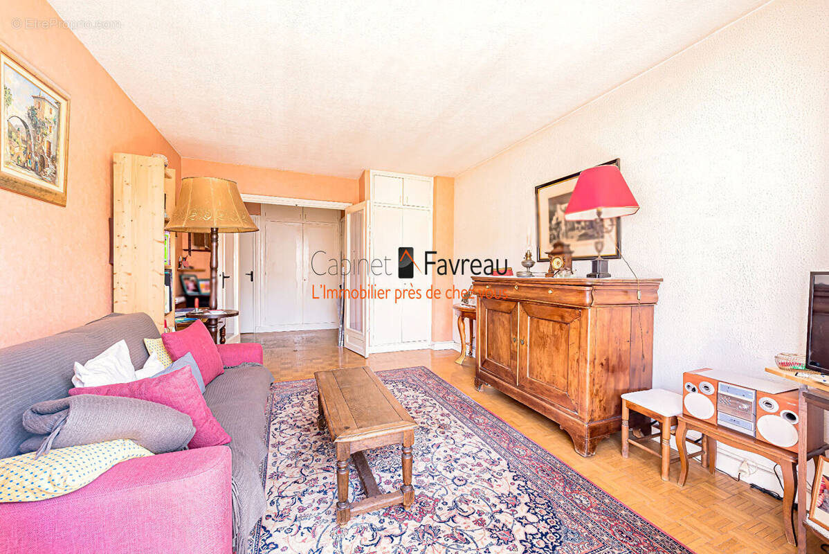 Appartement à L&#039;HAY-LES-ROSES