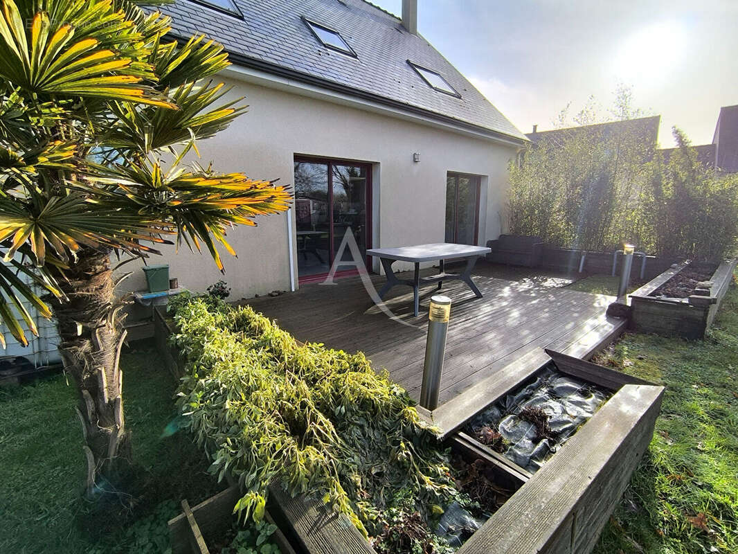 Maison à FENEU