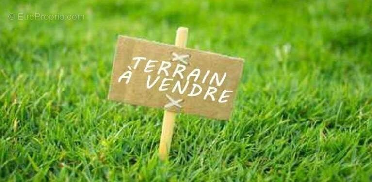 Terrain à CUSSET