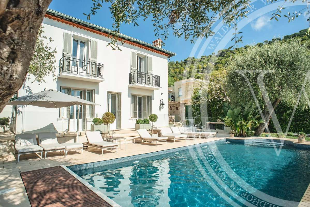 Maison à EZE