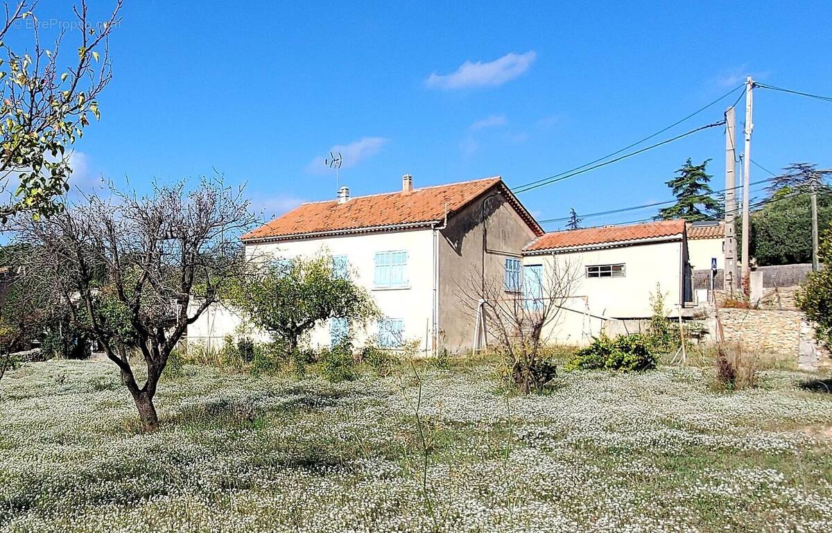 Maison à CEYRESTE