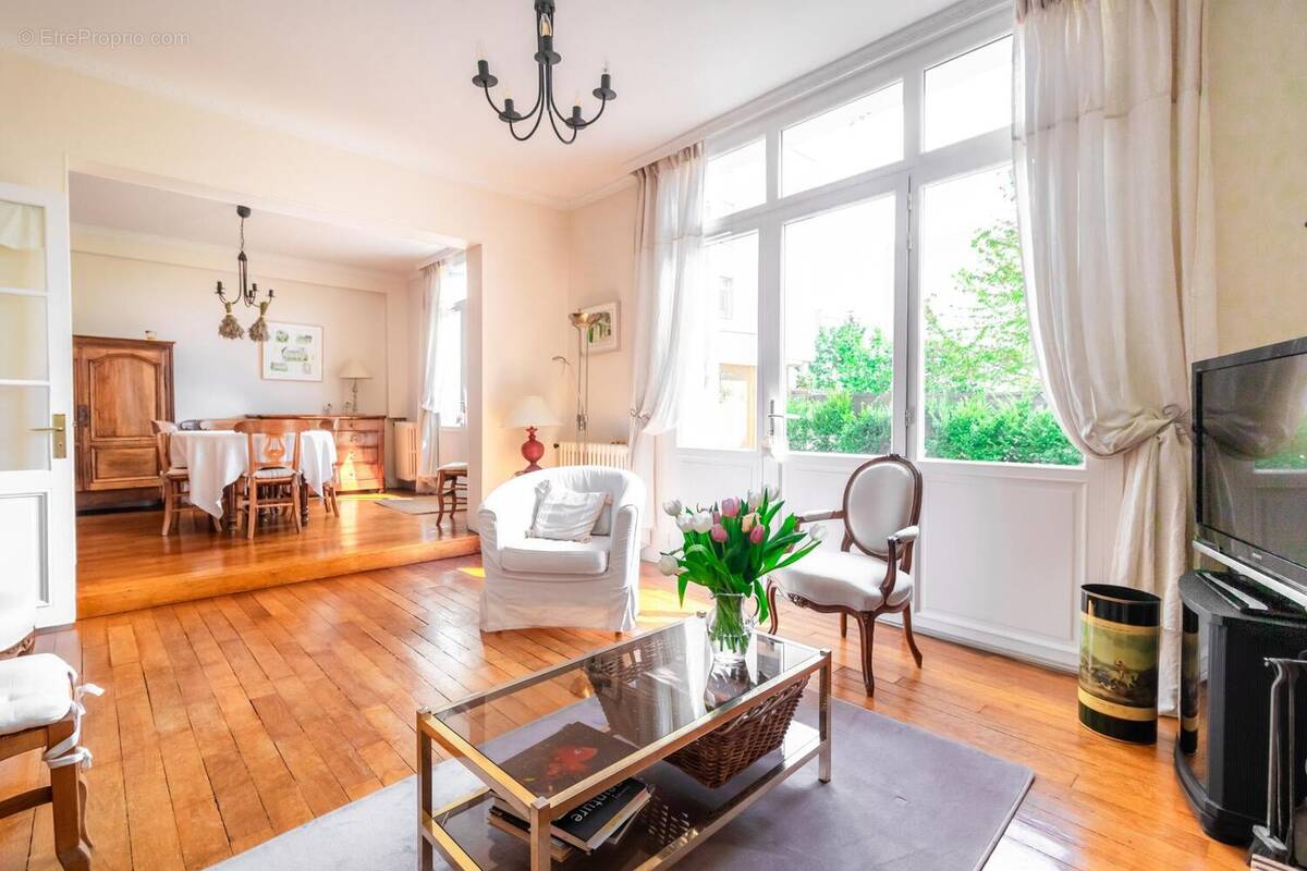 Photo 1 - Maison à VIROFLAY